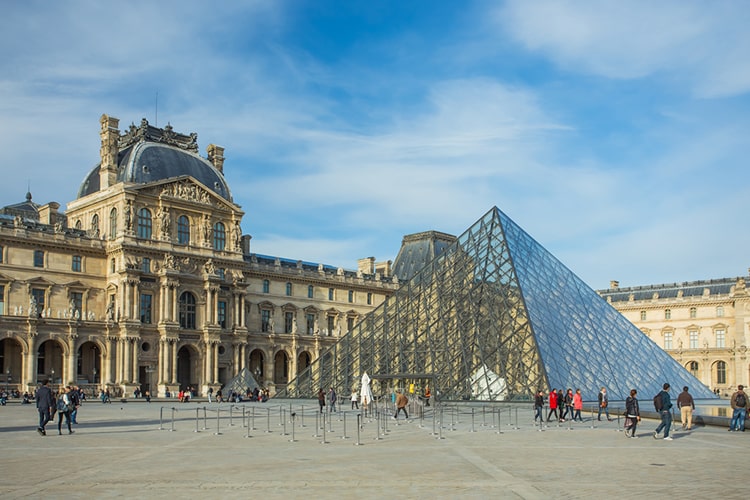 Bảo tàng Nghệ thuật Louvre Pháp